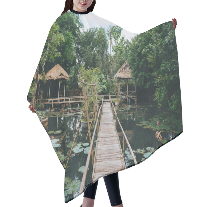 Personality  Footbridge Hair Cutting Cape