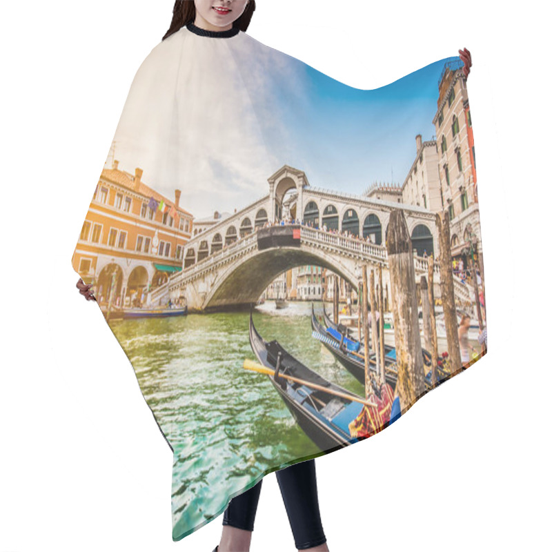 Personality  Panoramic View Of Famous Canal Grande With Famous Rialto Bridge At Sunset In Venice, Italy With Retro Vintage Instagram Style Filter Effect Hair Cutting Cape