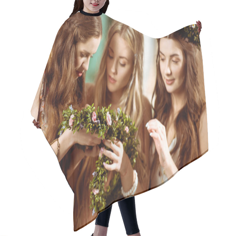 Personality  Bohemian Women Holding Floral Wreaths Hair Cutting Cape