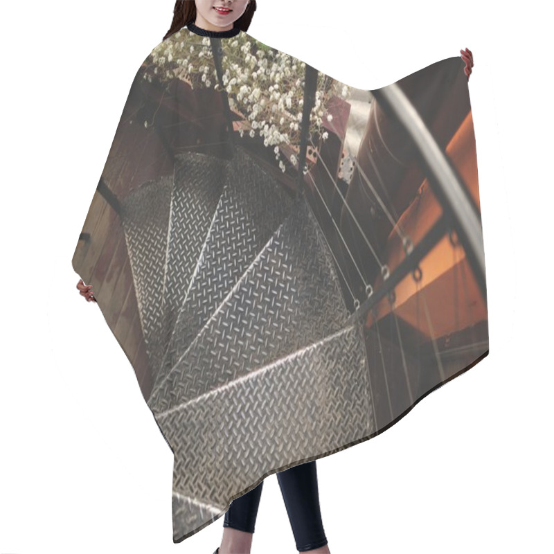 Personality  Iron Staircase Hair Cutting Cape