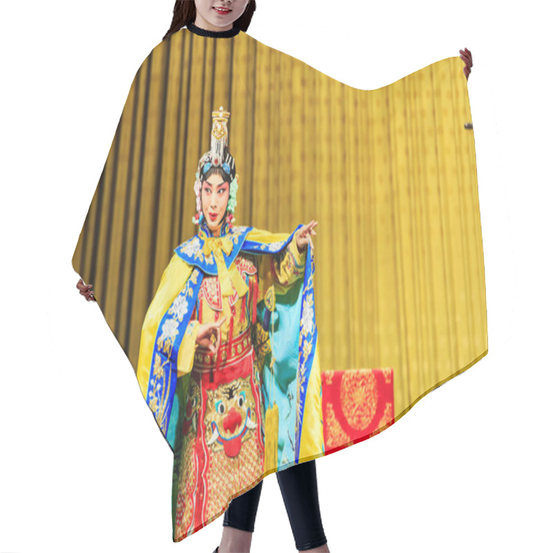 Personality  On May 16, 2015, Lu 'an Theater, Changzhi City, Shanxi Province Performed The Chinese Quintessence Beijing Opera, Performing Classic Plays Such As Farewell My Concubine. Hair Cutting Cape