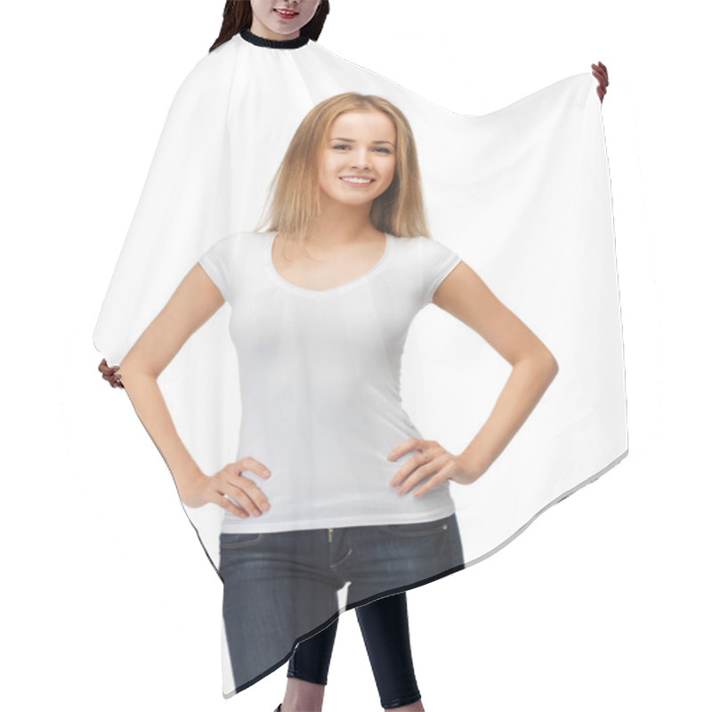 Personality  Smiling Teenage Girl In Blank White T-shirt Hair Cutting Cape