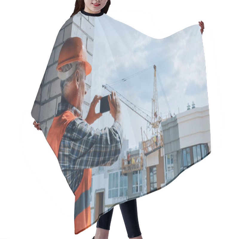 Personality  Builder Taking Photo With Smartphone On Construction Site Hair Cutting Cape