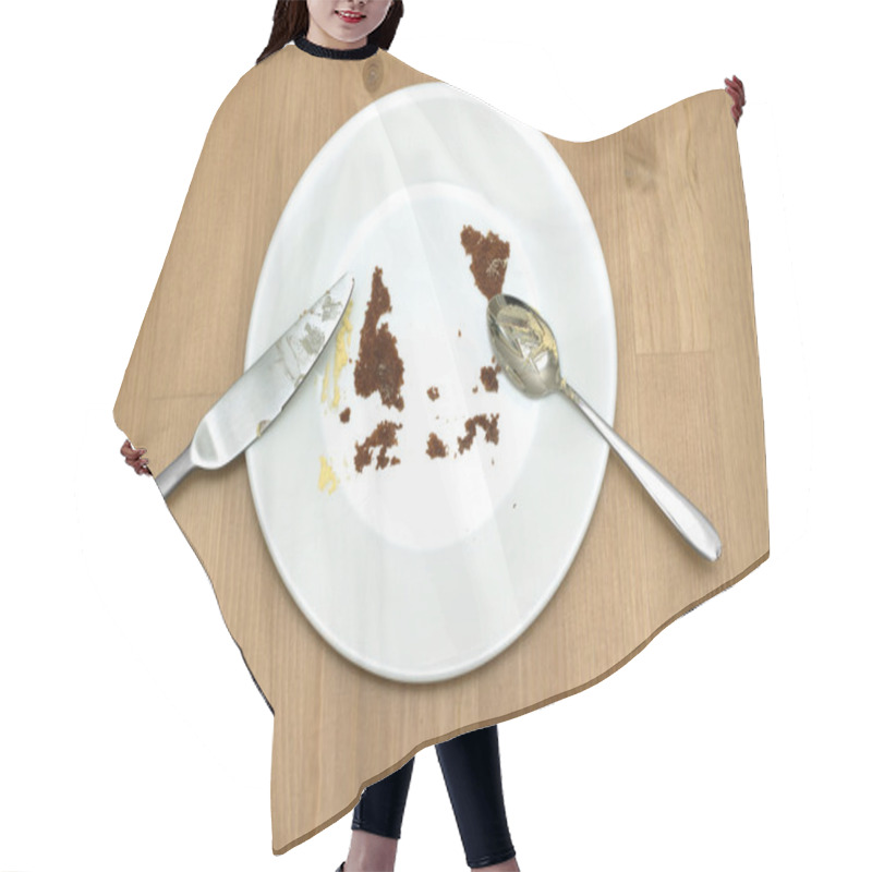 Personality  Empty Round White Plate With Traces Of Eaten Cake Closeup Hair Cutting Cape