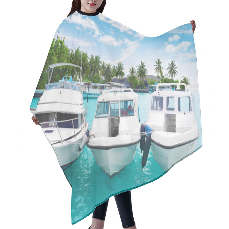 Personality  Modern Boats At Tropical Resort Hair Cutting Cape