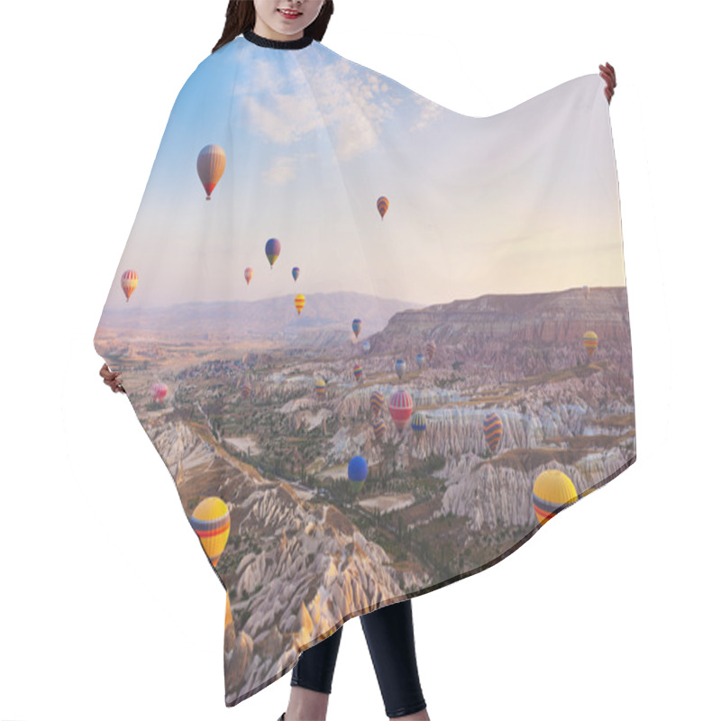 Personality  Hot Air Balloon Flying Over Cappadocia Turkey Hair Cutting Cape