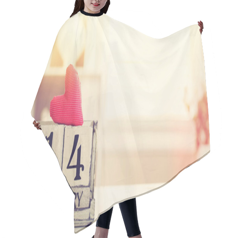 Personality  Valentines Day With Wooden Block Calendar Hair Cutting Cape