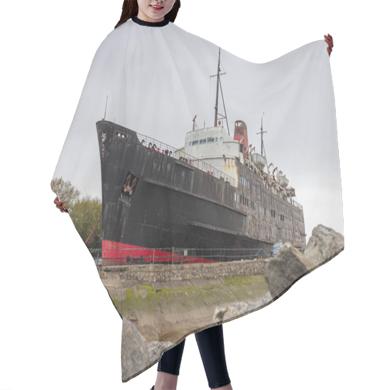 Personality  Looking Up At The Massive Duke Of Lancaster Ship At Holywell In Wales Seen On 30 October 2024. Hair Cutting Cape