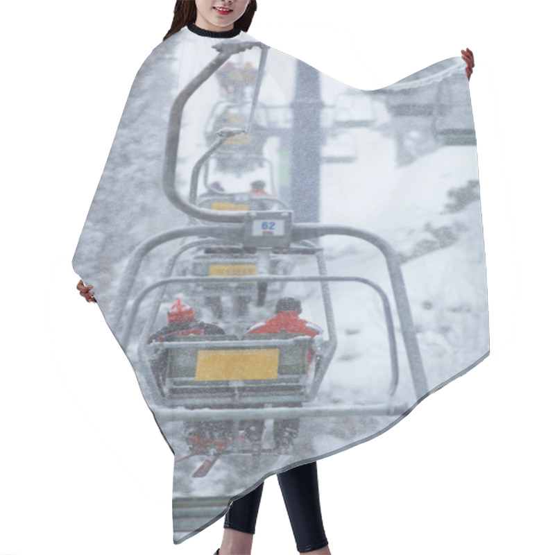 Personality  Elevator In Snowfall Hair Cutting Cape