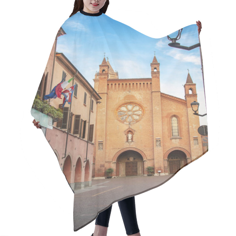 Personality  AT ALBA - ON - 04-/14/2017 The Town Of Alba And Its Cathedral,  Piemonte, Italy Hair Cutting Cape