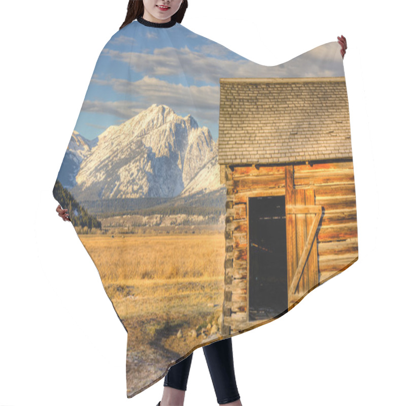 Personality  Mountain Cabin Close Up Hair Cutting Cape