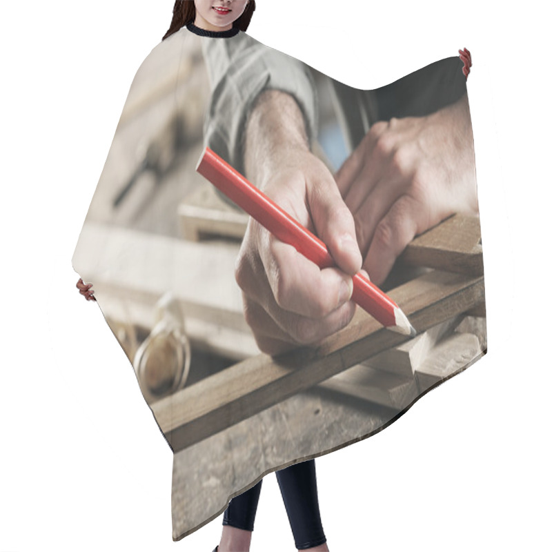 Personality  Carpenter Marking A Wooden Plank Hair Cutting Cape