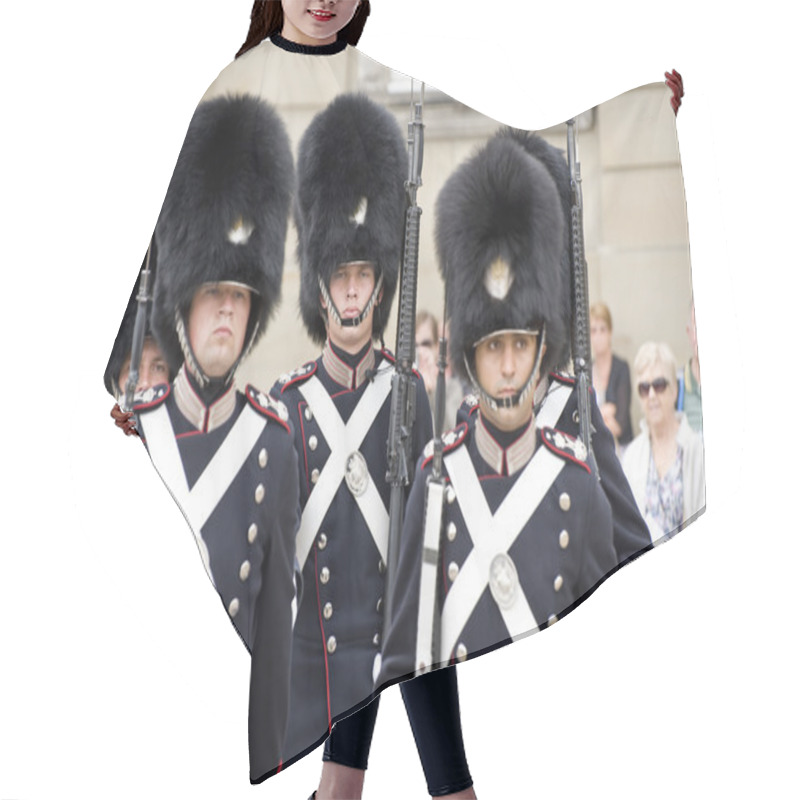 Personality  Denmark Royal Guard Hair Cutting Cape