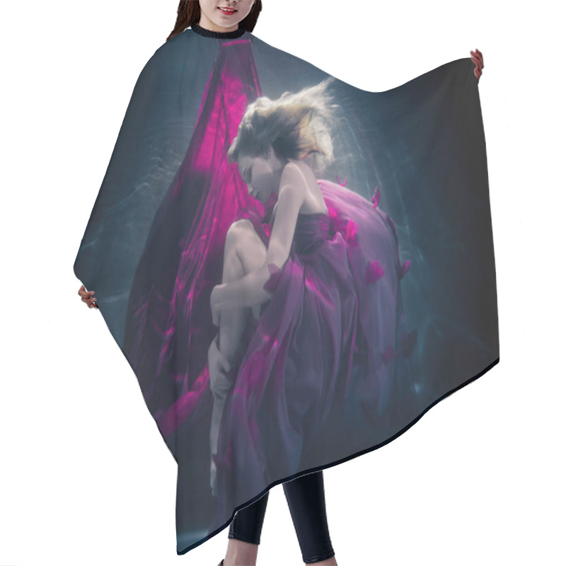 Personality  Beautiful Woman Swimming With Fancy Dress Underwater Hair Cutting Cape