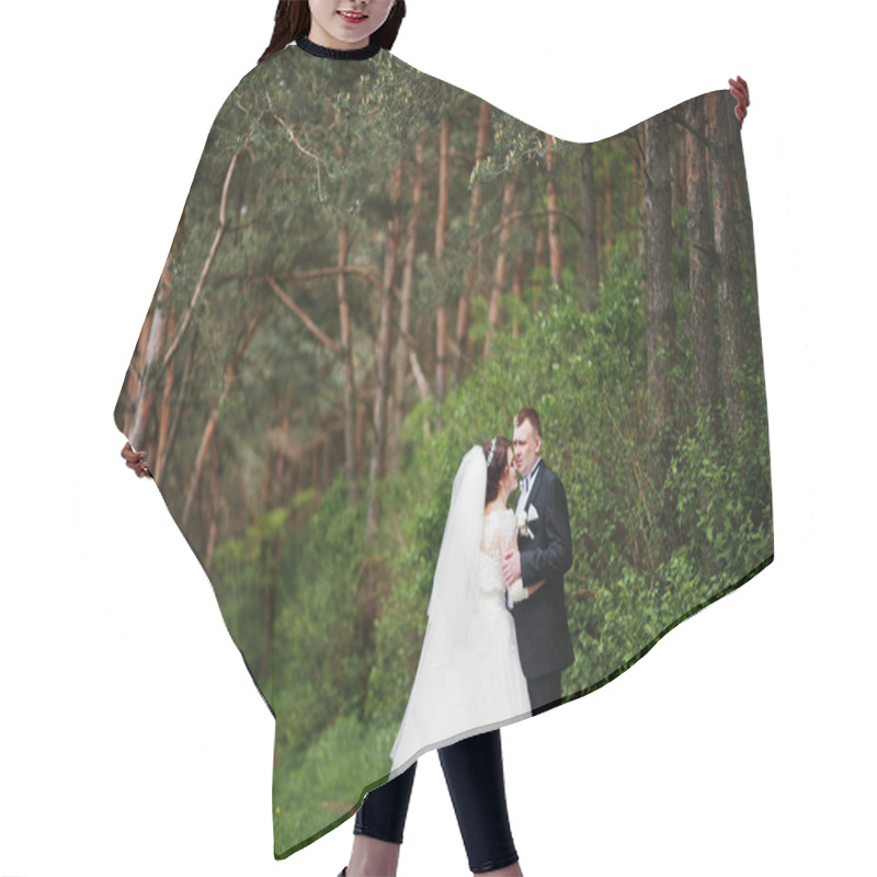 Personality  Elegance Wedding Couple At Their Day Background Pine Forest. Hap Hair Cutting Cape