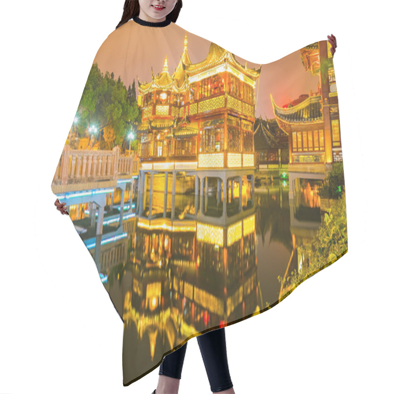 Personality   Yuyuan Garden In Night Time Hair Cutting Cape