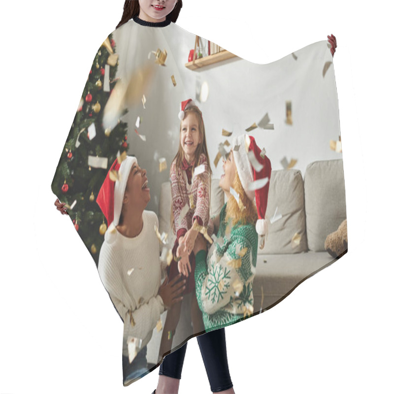 Personality  A Loving Couple And Their Daughter Celebrate Christmas While Confetti Falls Around Them. Hair Cutting Cape