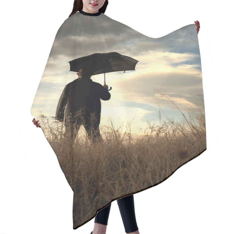 Personality  Man In The Countryside Hair Cutting Cape