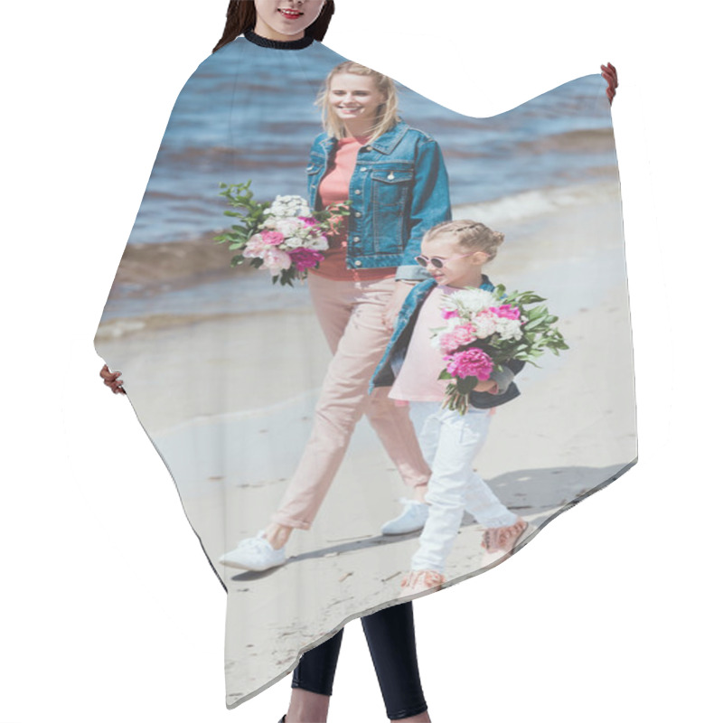 Personality  Mother And Daughter Walking With Peony Bouquets On Sea Shore Hair Cutting Cape