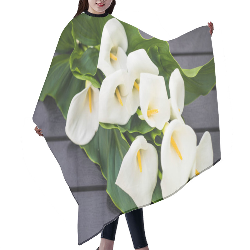 Personality  White Calla Lillies In Bridal Bouquet Hair Cutting Cape