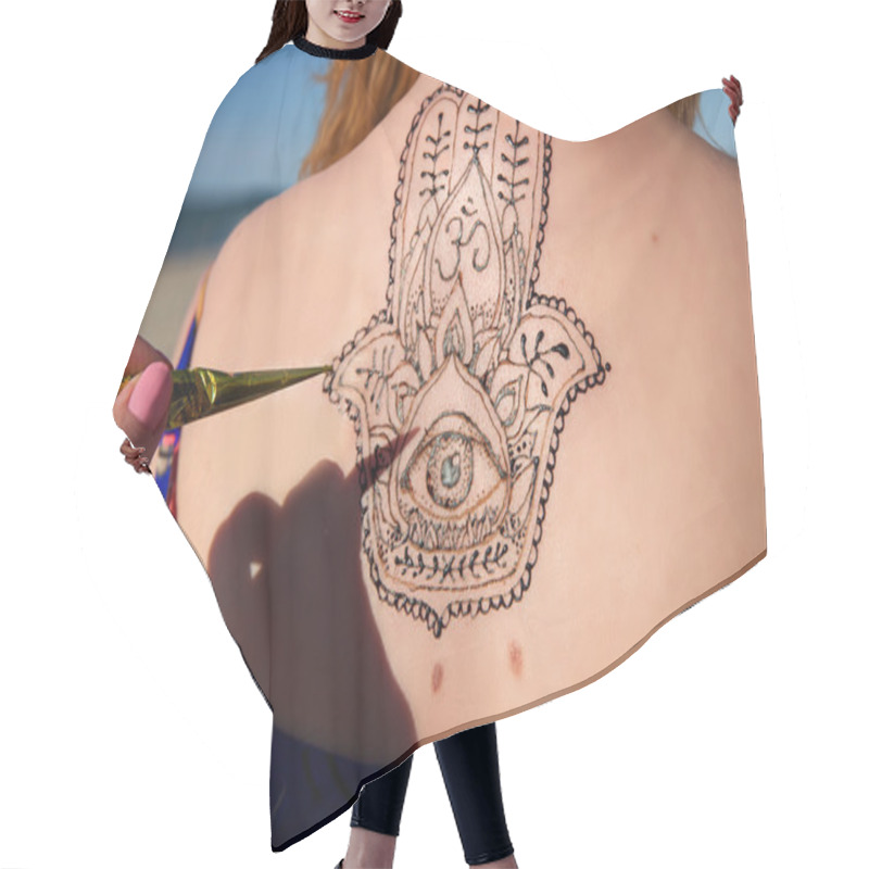 Personality  Henna Tattoo Mehendy Painted On Back Hamsa Hair Cutting Cape