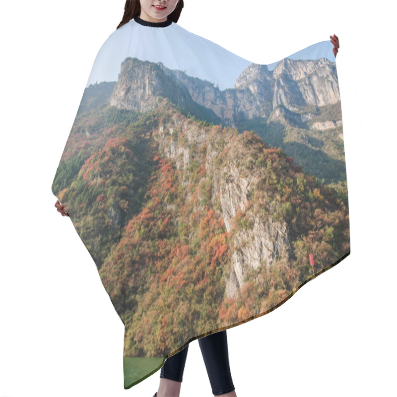 Personality  Yangtze River Three Gorges Wu Gorge Hair Cutting Cape