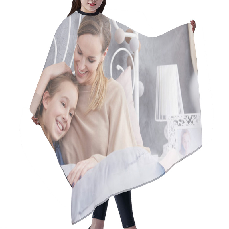 Personality  Caring Mother And Happy Daughter Hair Cutting Cape