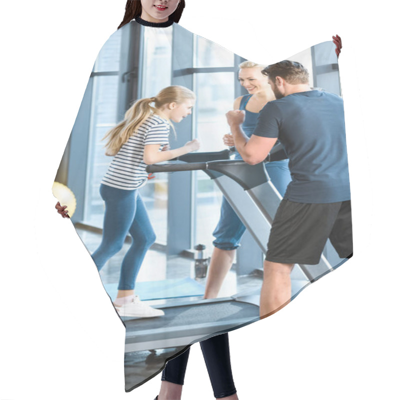 Personality  Parents Supporting Daughter Workout On Treadmill Hair Cutting Cape