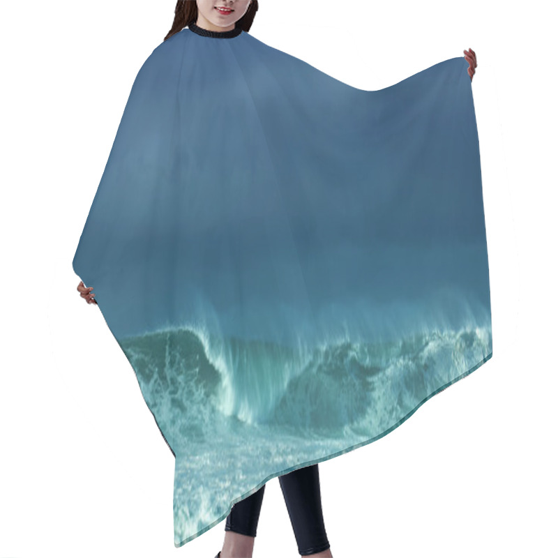 Personality  Breaking Waves Hair Cutting Cape