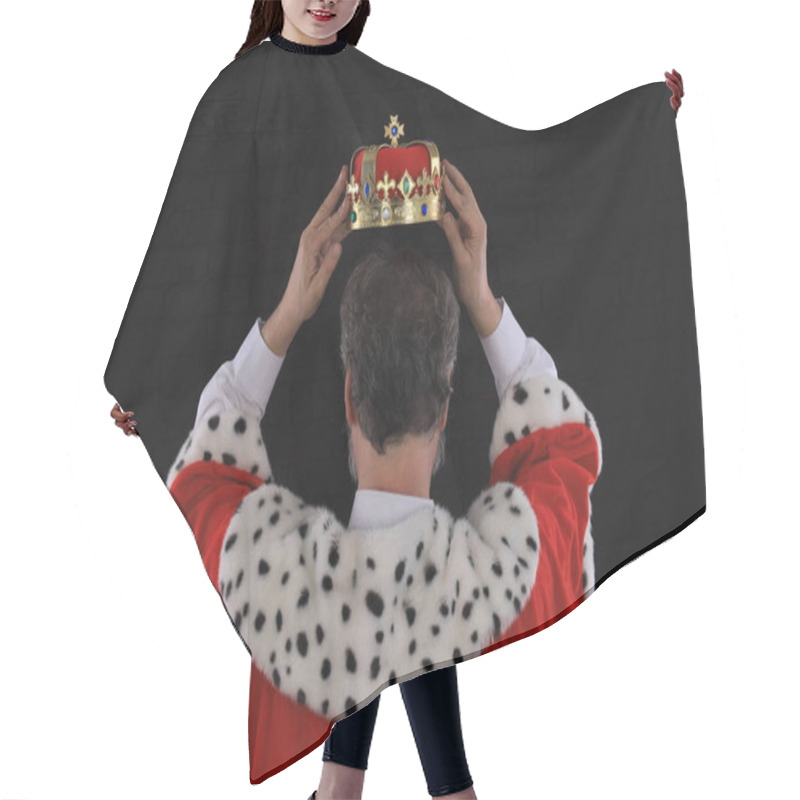 Personality  The King Wears A Crown Hair Cutting Cape