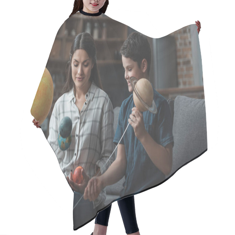 Personality  Mother And Son Assembling Galaxy Model Hair Cutting Cape