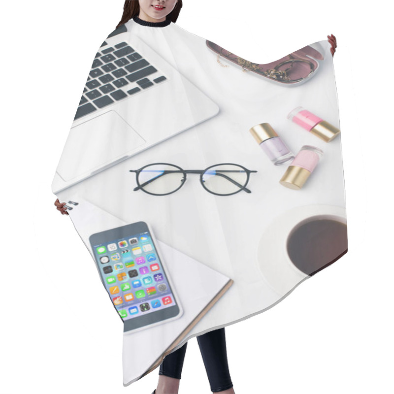 Personality  Smartphone With Unlocked Iphone Homescreen Hair Cutting Cape