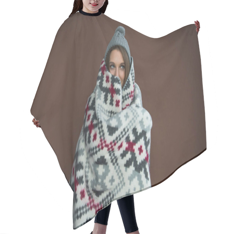 Personality  Woman Wrapped In Blanket Hair Cutting Cape