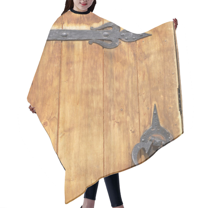 Personality  Wooden Door Hair Cutting Cape