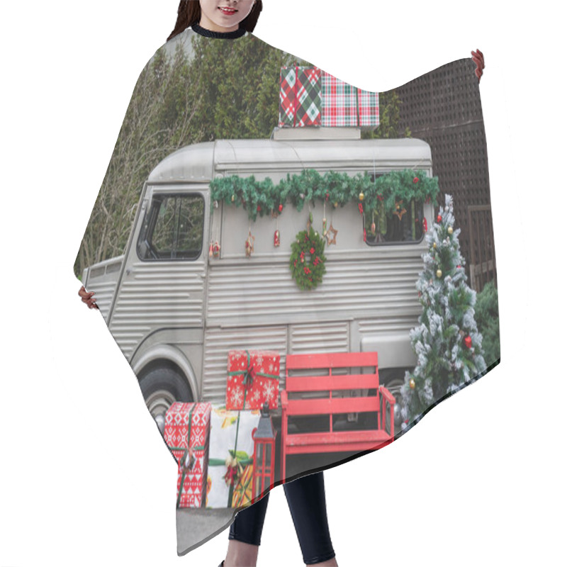 Personality  Trailer Decorated With A Wreath And Fir Branches For Christmas Hair Cutting Cape