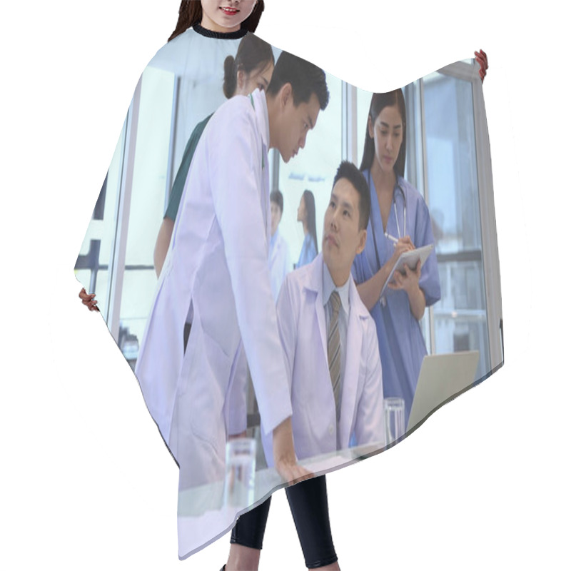 Personality  Medical Concept. The Doctor Is Dividing The Duties For The Team. 4k Resolution. Hair Cutting Cape