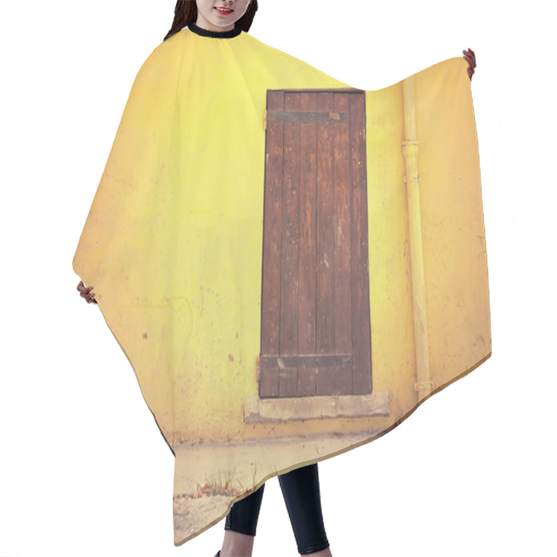 Personality  Wall And Door In Retro Style Hair Cutting Cape