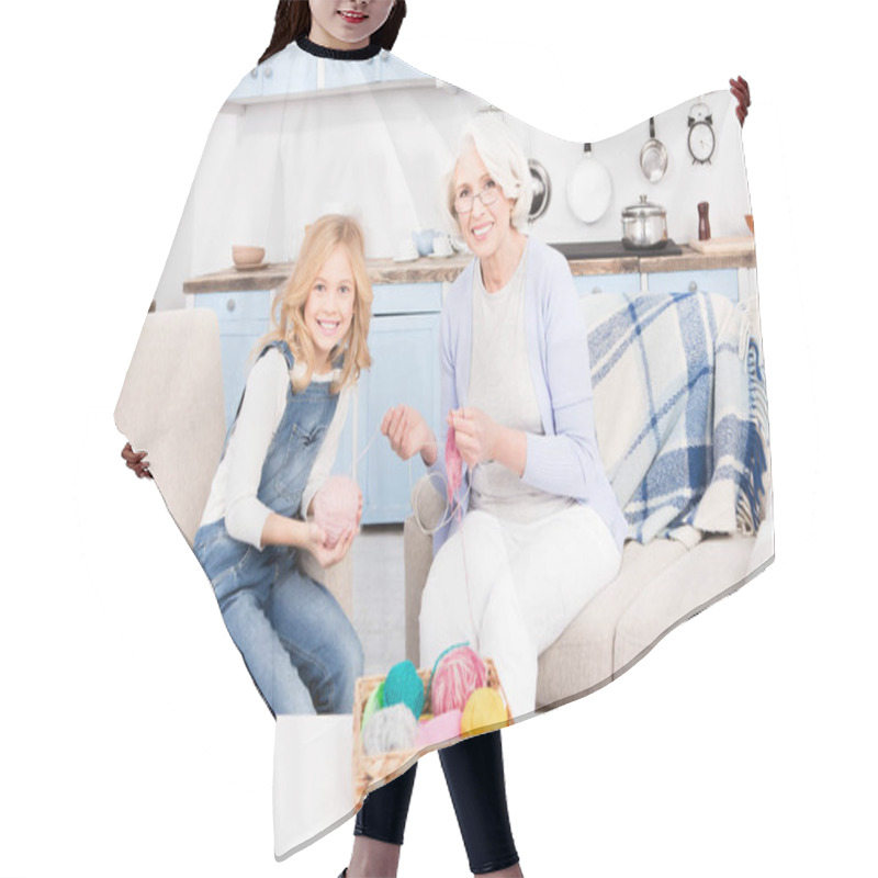 Personality  Grandmother And Granddaughter Knitting Hair Cutting Cape