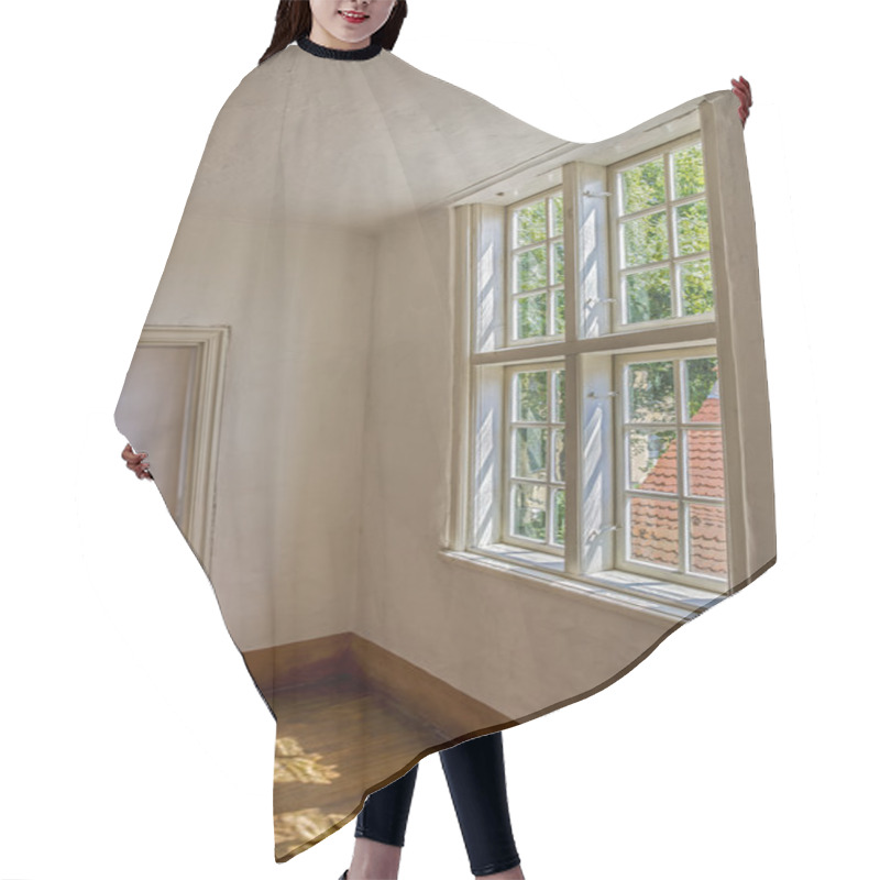 Personality  Window Frames Hair Cutting Cape