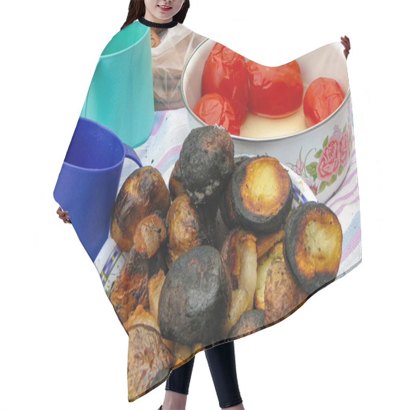 Personality  Close-up Of A Picnic Setting Featuring Roasted Potatoes, Grilled Tomatoes, And Colorful Plastic Cups On A Patterned Cloth. Hair Cutting Cape