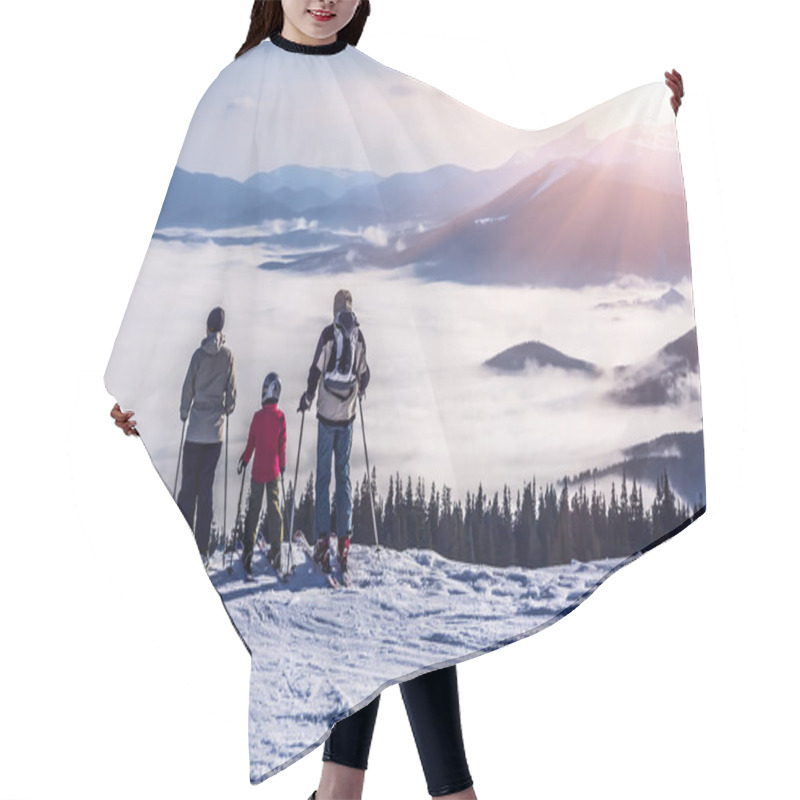 Personality  People Observing Mountain Scenery Hair Cutting Cape