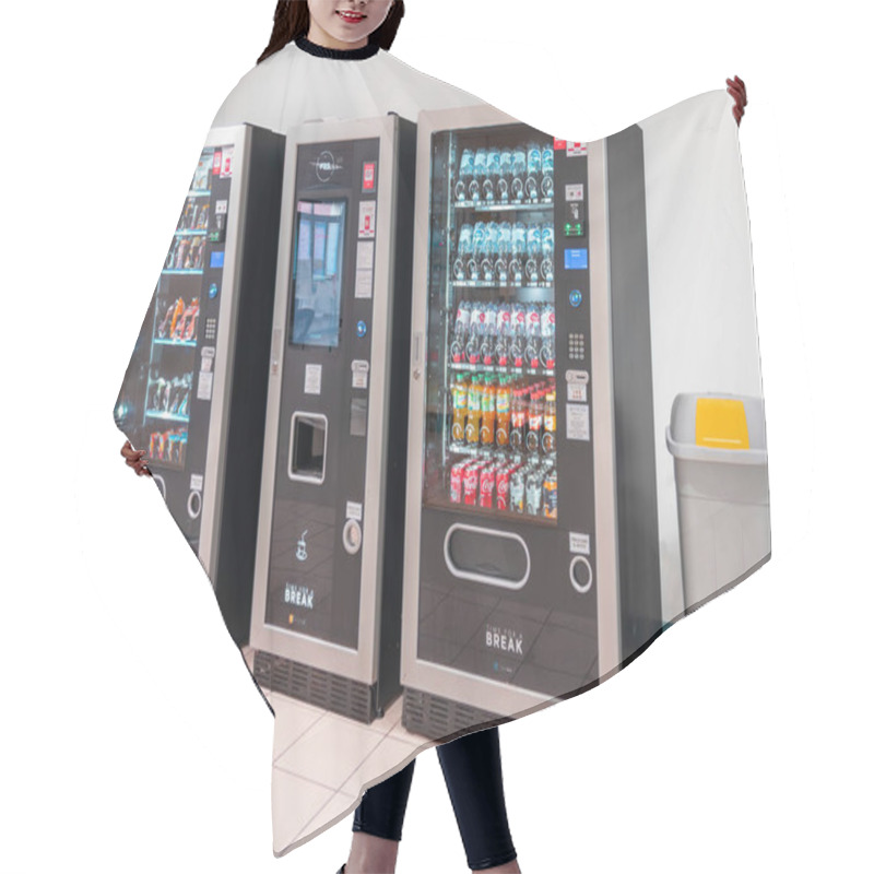 Personality  Italy - Febbraio 16, 2024: Automatic Dispensers Of Soft Drinks, Water And Snacks And Coffee In Break Coffee Area Hair Cutting Cape