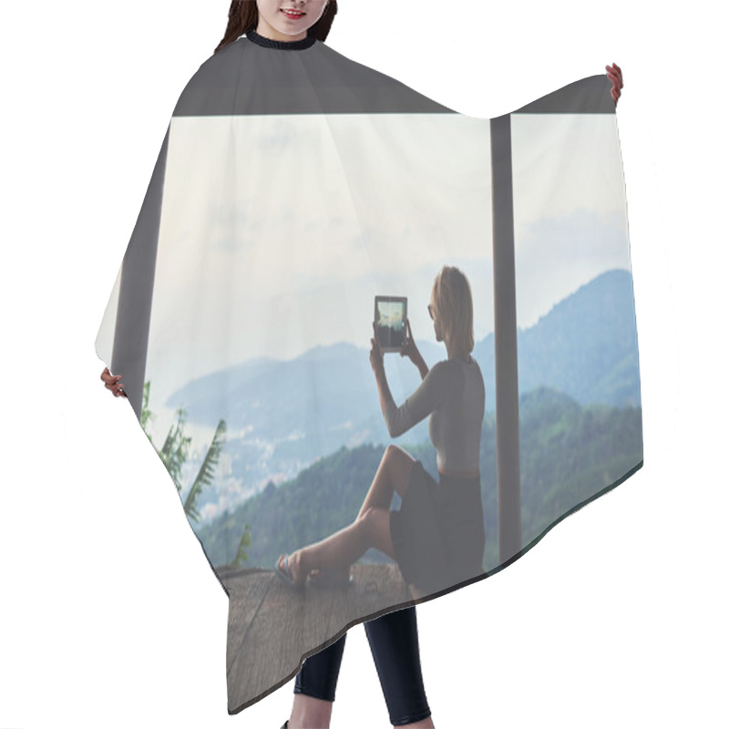 Personality  Young Female Author Making Photo Hair Cutting Cape