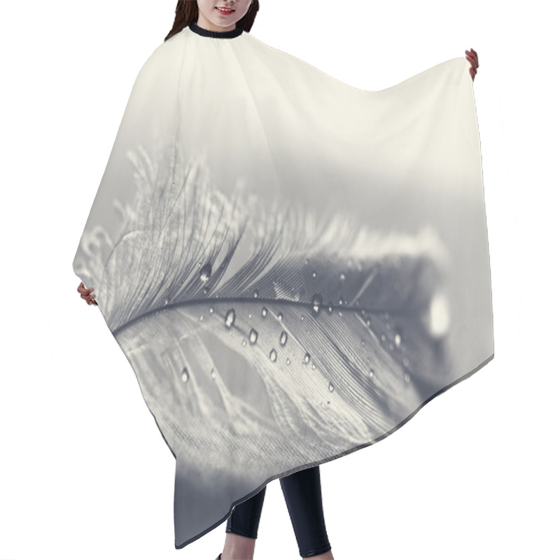 Personality  White Feather With Water Drops Hair Cutting Cape