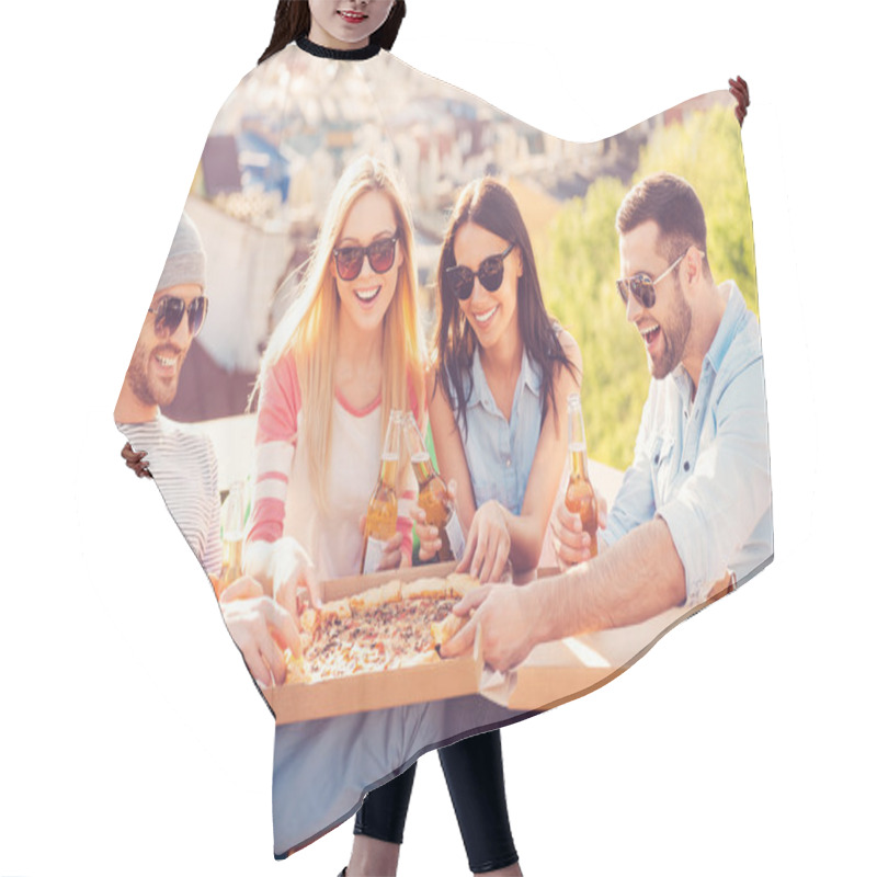 Personality  People Eating Pizza And Drinking Beer Hair Cutting Cape