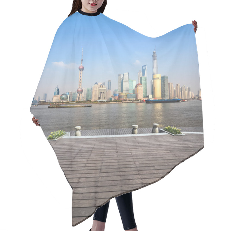 Personality  Beautiful Shanghai Scenery With Wooden Floor Hair Cutting Cape