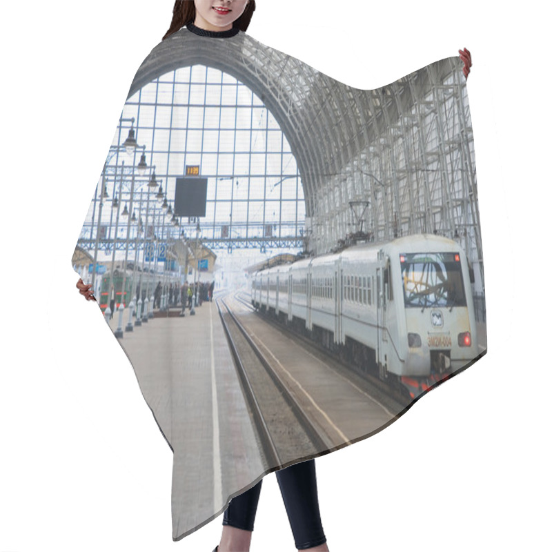 Personality  Railway Station Hair Cutting Cape