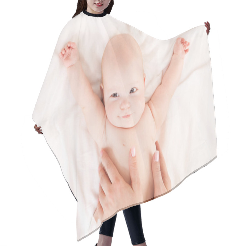 Personality  Mother Massaging Baby Hair Cutting Cape