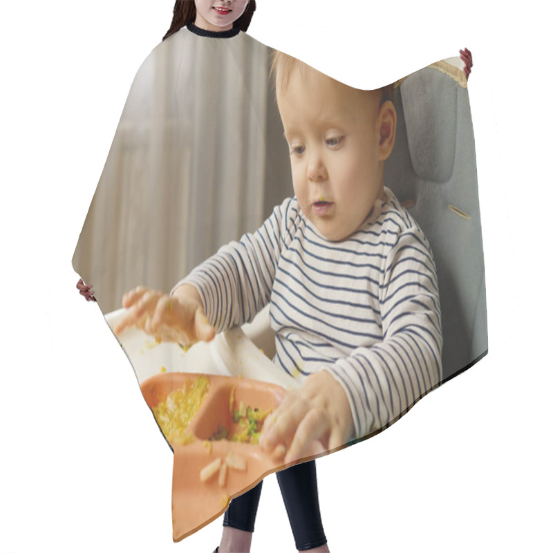 Personality  A Curious Baby Sits In A High Chair, Engaged With A Colorful Tray Of Food. The Little One Plays With The Food, Showing Excitement And Concentration In A Warm, Inviting Home Environment. Hair Cutting Cape