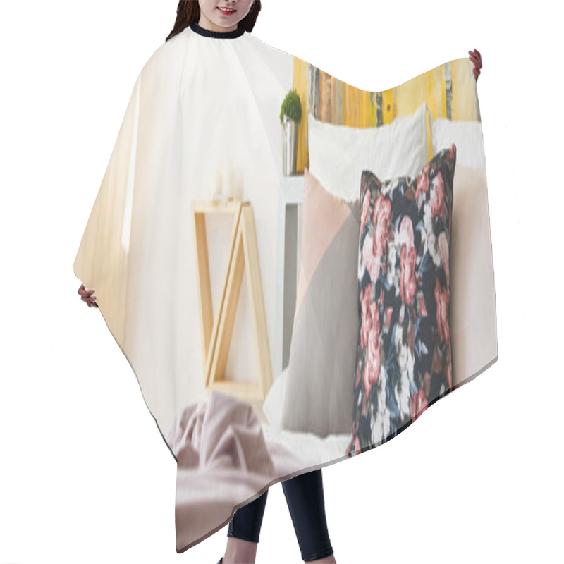 Personality  Elegant And Modern Bedroom Hair Cutting Cape